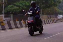 Ola इलेक्ट्रिक स्कूटर की 499 रुपये में बुकिंग शुरू, जानें इस टू-व्हीलर की खासियतें