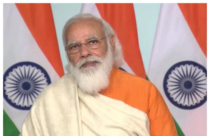 इस सरकार के लिए झूठ ही ऑक्सिजन, ईश्वर दोषी, मोदी जी निर्दोष- अपना प्राइम टाइम विडियो शेयर कर रवीश कुमार ने पीएम पर मारा ताना