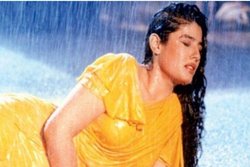 TMKOC की ये बोल्ड एक्ट्रेस दे रहीं रवीना टंडन को जबरदस्त टक्कर, पीली साड़ी पहन टिप-टिप बरसा पानी में लगा रहीं आग, देखें वीडियो