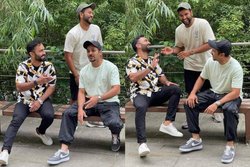 दिनेश कार्तिक और शार्दुल ठाकुर के बीच सैंडविच बने रोहित शर्मा, पत्नी रितिका सजदेह ने किया मजेदार कमेंट