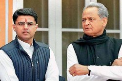 राजस्थान में मंत्रिमंडल विस्तारः MLAs संग बैठक बाद बोले माकन- बदलाव पर हो रही बात, पायलट समर्थकों ने की नारेबाजी