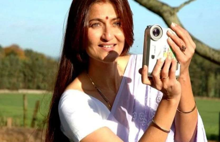 सारिका के तनाव को समझते हुए उनकी बेटियों ने मां के साथ अपने रिश्ते को सुधारा और धीरे-धीरे सारिका भी अपने सामान्य जीवन की ओर लौट आईं। (All Photos: Social Media)