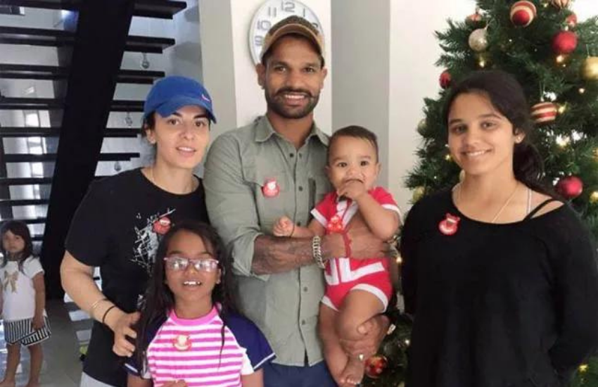 बता दें कि शिखर ने जिससे शादी की वह उनसे उम्र में ही बड़ी नहीं थीं, बल्कि उनकी पहली शादी से दो बच्चे भी थे। (<a href="https://www.jansatta.com/photos/lifestyle-gallery/bigg-boss-contestant-deepshikha-nagpal-had-kicked-husband-keshav-arora-out-of-house-second-marriage-was-also-ruined/1768160/ "> दो बार टूटी थी ‘बिग बॉस’ की इस कंटेस्टेंट की शादी, दूसरे पति को परेशान होकर घर से था निकाला</a> )