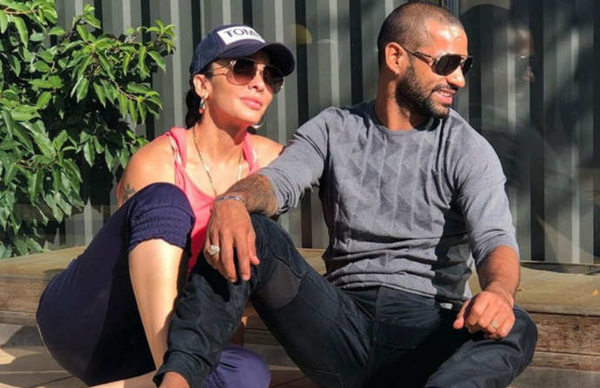 शिखर और आयशा मुखर्जी ने 2012 में सिख रिवाजों के साथ शादी कर ली और कपल का एक बेटा भी 2014 में हो गया। बता दें कि आयशा की दो बेटियो को शिखर शादी से पहले ही गोद ले लिया था। अब शिखर और आयशा के कुल तीन बच्चे हो चुके हैं। शिखर और आयशा के बीच काफी अच्छी अंडरस्टैंडिग है। (All Photos: PTI and Social Media)