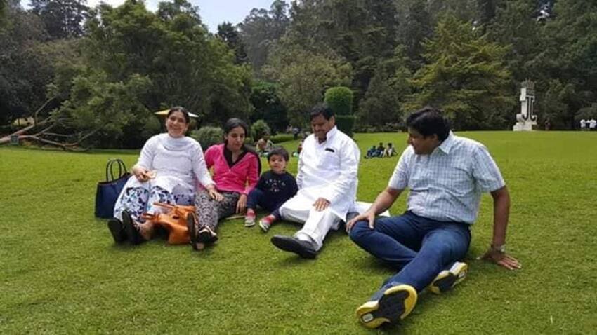 अनुभा यादव की शादी तमिलनाडु कैडर के IAS अफसर अजय यादव से हुई है।