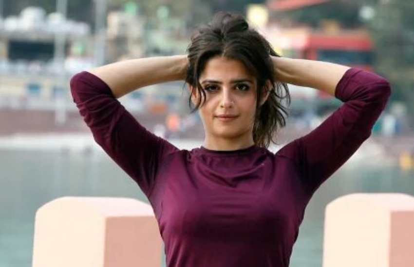 सुनैना ने कहा था कि उनकी मुंबई में कोई फैमिली नहीं है और ये अच्छा है कि अब उसका परिवार बड़ा हो गया है। फैमिली का बढ़ना काफी अच्छा है। ( बर्बाद हो गई थी सिंगर अरिजीत सिंह की अपनी ही कंटेस्टेंट के साथ लव मैरिज, एक बच्चे की मां से की दूसरी शादी )
