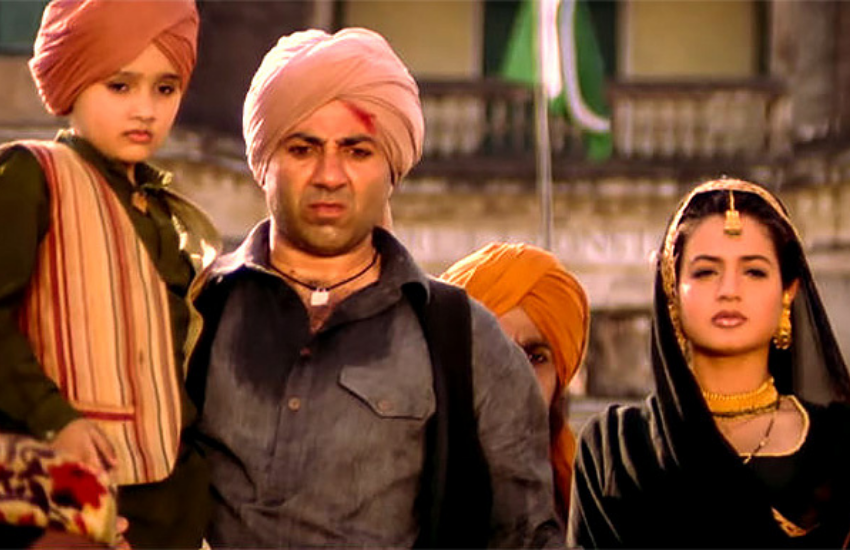 सनी देओल की फिल्म ‘गदर: एक प्रेम कथा’ एक हिस्टोरिकल फिल्म बन चुकी है। इस फिल्म की शूटिंग ज्यादातर पंजाब में हुई थी। ( सनी देओल को जब टीवी शो पर ‘ढाई किलो का हाथ’ डायलॉग सुनते ही आ गया था गुस्सा, कपिल शर्मा से अपने हाथ को था तौलाया )