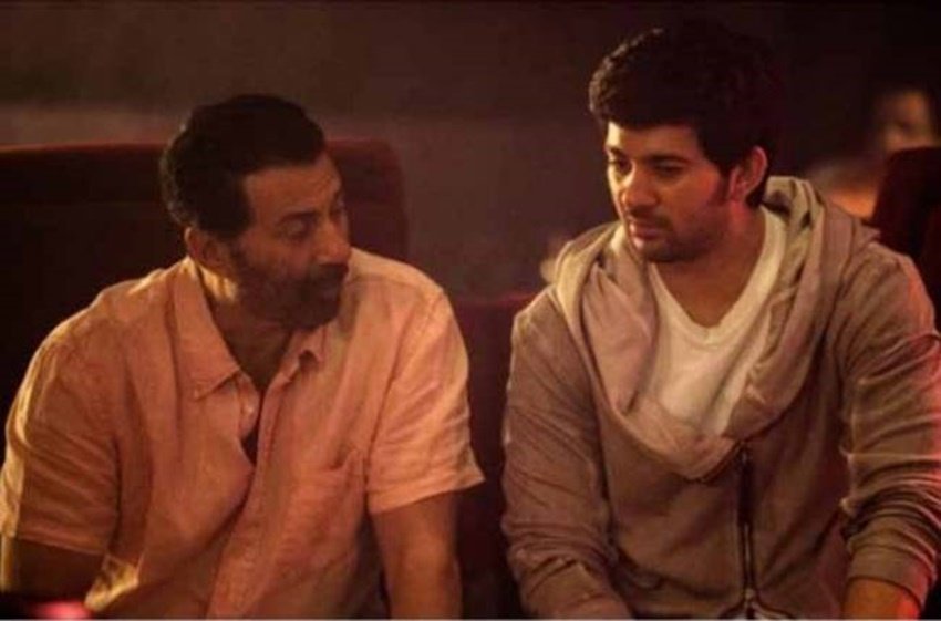 द कपिल शर्मा शो में करण ने अपने स्कूल के दिनों की बात करते हुए बताया कि सनी देओल के बेटे होने का उन्हें स्कूल में फायदे की जगह नुकसान ज्यादा हुआ था।(<a href="https://www.jansatta.com/photos/lifestyle-gallery/shahrukh-khan-anil-kapoor-akshay-kumar-aamir-khan-fight-with-sunny-deol/1731887/ ">किसी का दबाया था गला तो किसी को दी थी धमकी, सनी देओल संग हो चुकी है इन एक्टर्स की जंग </a> )