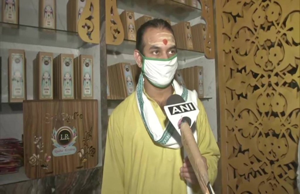 तेज प्रताप ने शुरू किया अगरबत्ती का कारोबार। Photo Source: ANI
