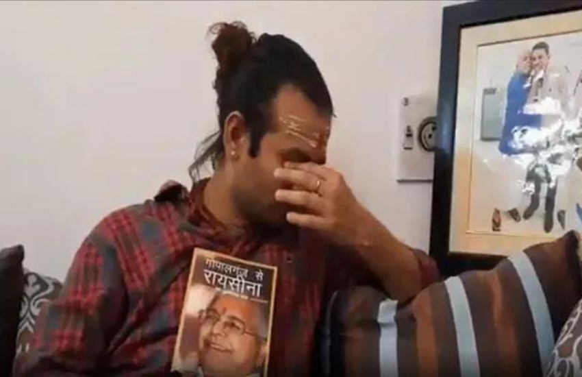 तेज प्रताप ने लालू के समक्ष अपना दर्द रखते हुए कहा कि उन्हें पीछे खींचा जाता है, ताकि वह असली हीरो न बन जाएं।