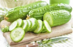 Uric Acid कंट्रोल करने में मददगार है खीरा, इन सब्जियों को खाने से भी होगा फायदा