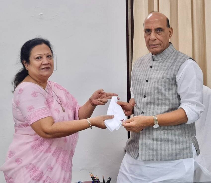 Nirmala Sitharaman, Smriti Irani