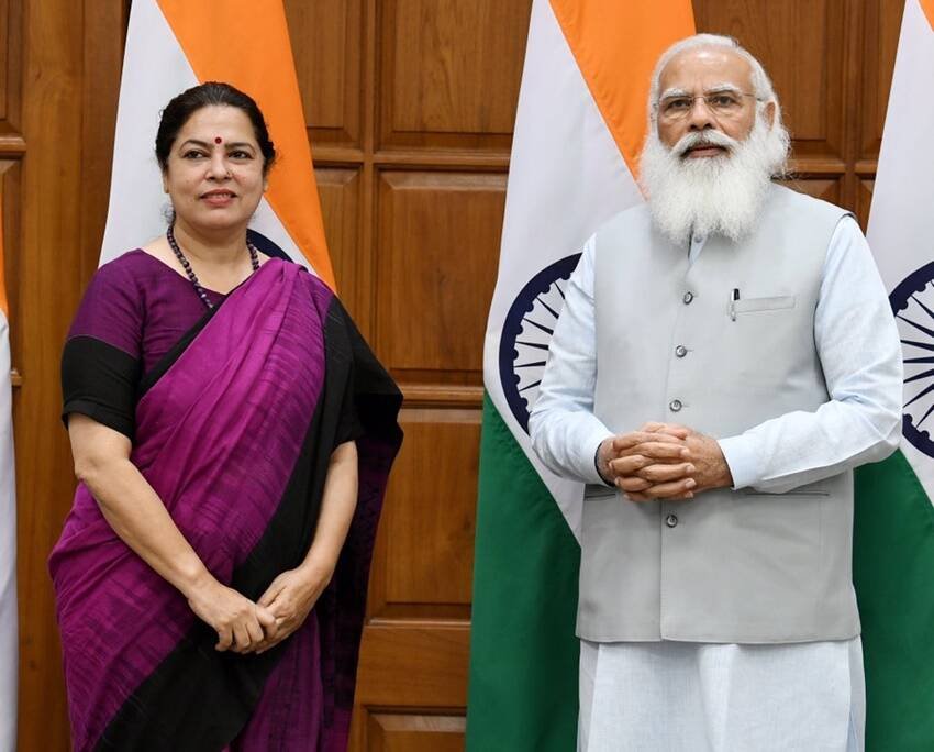 Nirmala Sitharaman, Smriti Irani