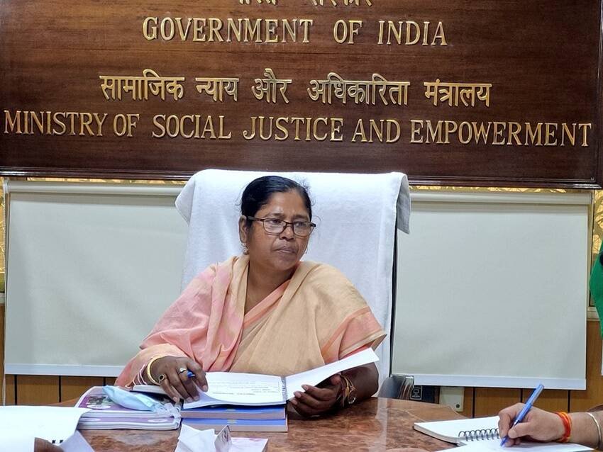 Nirmala Sitharaman, Smriti Irani