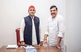 Akhilesh Yadav, Sanjay Singh