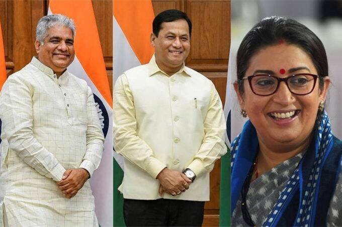 स्मृति ईरानी, भूपेंद्र यादव और सर्बानंद सोनोवाल को प्रधानमंत्री मोदी की अध्यक्षता वाली राजनीतिक मामलों की मंत्रिमंडल समिति में जगह दिया गया है। (फोटो - पीटीआई) 