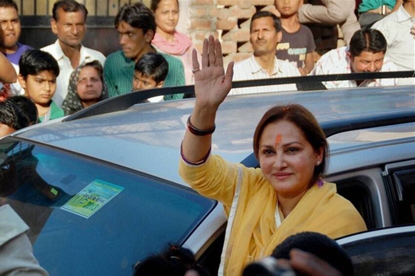 बीजेपी की जया प्रदा ने भी शादीशुदा श्रीकांत नहाटा से शादी की थी। हालांकि कुछ समय बाद ही जया और श्रीकांत अलग हो गए। जया की कोई संतान नहीं है। (यह भी पढ़ें: नरेंद्र मोदी से जया प्रदा तक, इन 5 राजनेताओं ने शादी तो की लेकिन नहीं पैदा की अपनी संतान )