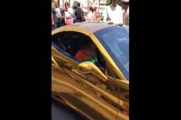 gold car, mahindra