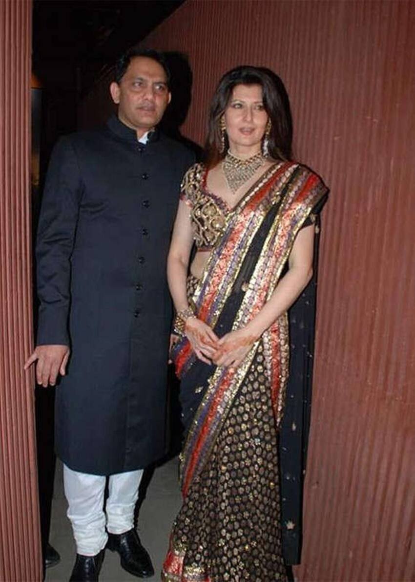 संगीता बिजलानी ने क्रिकेटर अजहरुद्दीन से शादी की थी। शादी के कुछ साल तो सब ठीक रहा लेकिन फिर परेशानियां बढ़ने लगीं। तंग आकर संगीता अजहरुद्दीन से अलग हो गईं। (यह भी पढ़ें: बॉलीवुड के 10 ‘खान’ जिन्होंने हिंदू लड़की से रचाई शादी, कुछ हैं खुशहाल तो कुछ का हुआ तलाक )