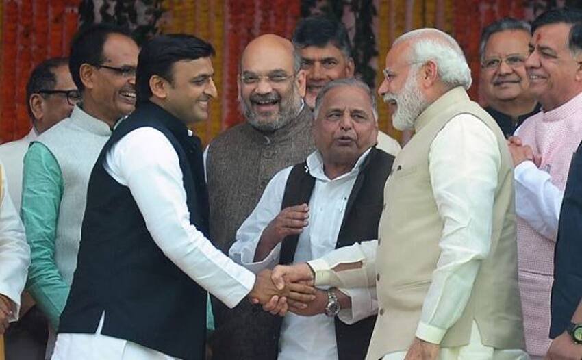 अखिलेश ने कहा था कि बीजेपी के पास एक प्रयोगशाला है, जिसमें जनता को कैसे परेशान किया जाए इस पर प्रयोग होता है। ( ‘यहां तो रोमियो पकड़ रहे, ये क्या समझेंगे फिल्मी गाने’-अखिलेश यादव ने योगी-मोदी की उड़ाई थी खिल्ली )