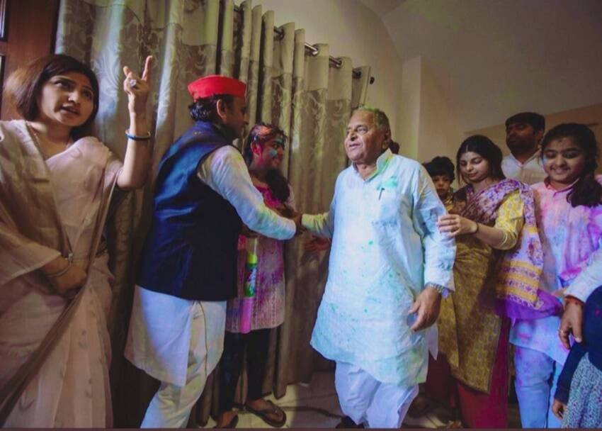 Dimple Yadav, Akhilesh Yadav SP, Mulayam Singh second wife