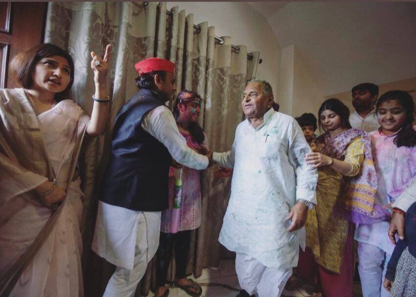 Dimple Yadav, Akhilesh Yadav SP, Mulayam Singh second wife