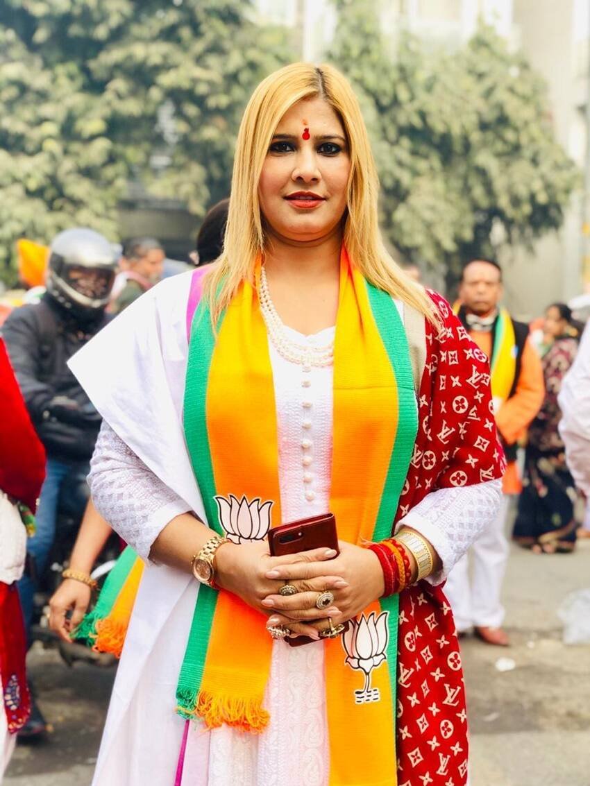 वह 2013 में मिसेज इंडिया क्वीन और 2015 में मिसेज यूनिवर्स वेस्ट एशिया का खिताब जीत चुकी हैं। (Photos: Ruby Yadav Facebook)