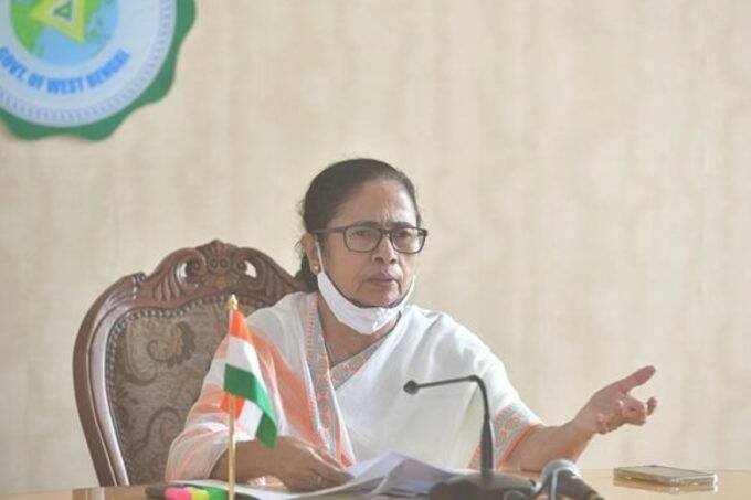 तीसरी बार मुख्यमंत्री बनने के बाद ममता बनर्जी पहली बार दिल्ली पहुंची हैं। (एक्सप्रेस फोटो)