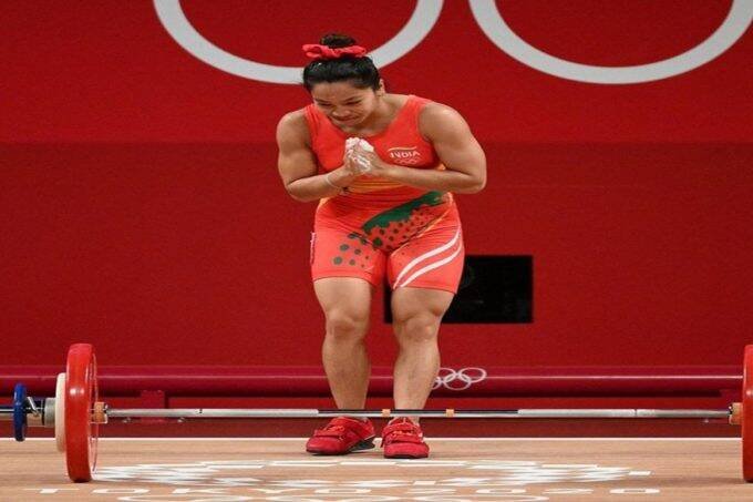 mirabai-chanu-bags-silver-in-tokyo-olympics-her-aim-from-becoming-archer-to-weightlifter-changed-by-8th-class-chapter