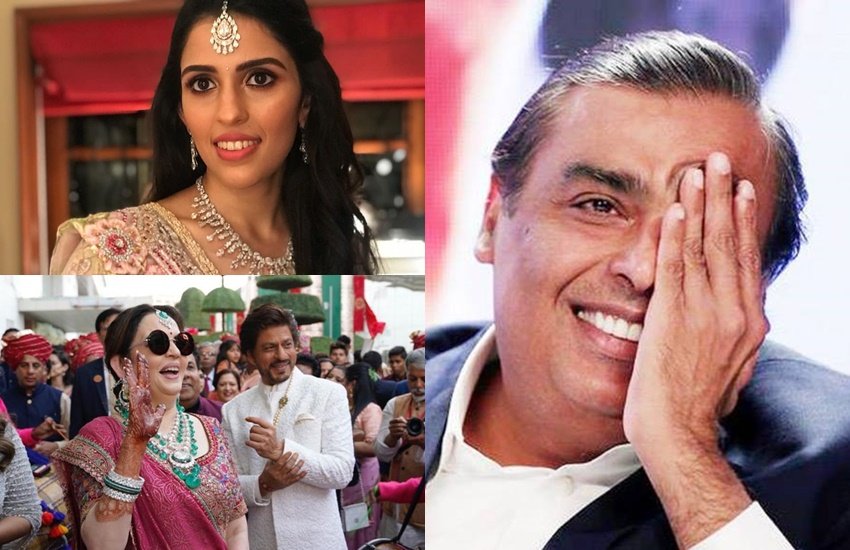 Mukesh Ambani Nita Ambani Shloka Ambani: रिलायंस (Reliance) इंडस्ट्रीज लिमिटेड के चेयरमैन मुकेश अंबानी भारत ही नहीं बल्कि एशिया के सबसे अमीर शख्स हैं। अंबानी परिवार अपनी लाइफस्टाइल के लिए हमेशा चर्चा में रहता है। जहां मुकेश अंबानी साधारण कपड़ों में नजर आते हैं वहीं उनकी पत्नी नीता अंबानी और बहू श्लोका अंबानी को गहनों का खूब शौक है। दोनों अकसर महंगे आभूषणों वाले गहने पहने दिख जाती हैं। आइए देखे अंबानी परिवार की इस सास बहू जोड़ी का ज्वेलरी कलेक्शन: