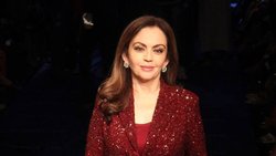 तस्वीरें लेने के इंतजार में खड़े फोटोग्राफर्स से जब नीता अंबानी ने पूछा था- आप सबने खाना खाया है?