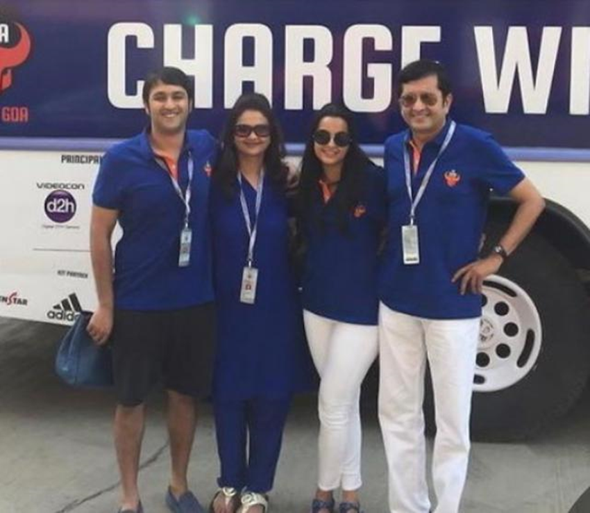 धीरूभाई की सबसे छोटी संतान दीप्ति सालगांवकर के भी दो बच्चे हैं। बेटी का नाम इशिता और बेटे का नाम विक्रम है।