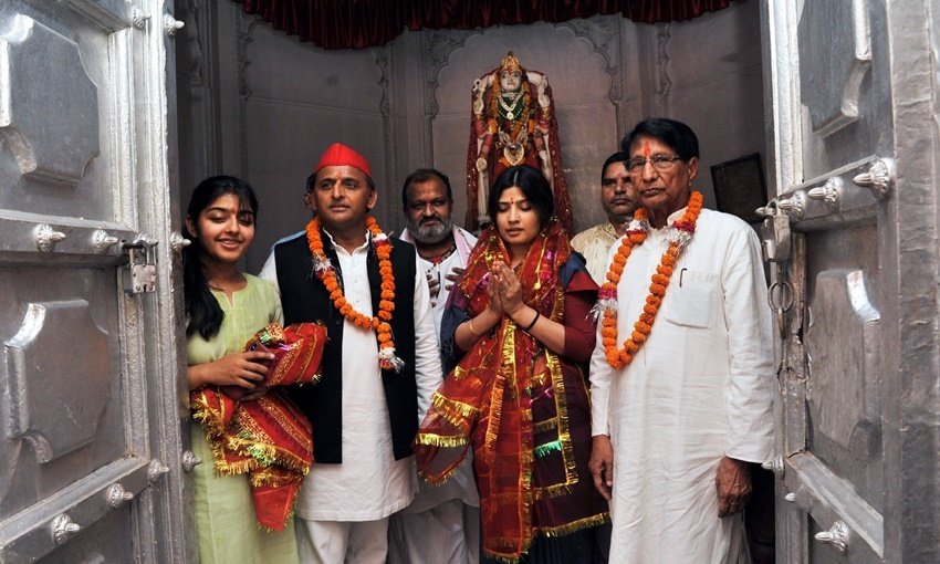Dimple Yadav, Akhilesh Yadav SP, Mulayam Singh second wife