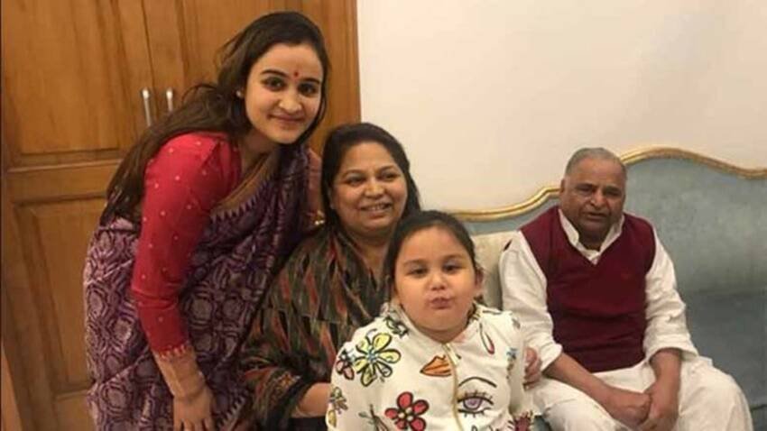 Dimple Yadav, Akhilesh Yadav SP, Mulayam Singh second wife