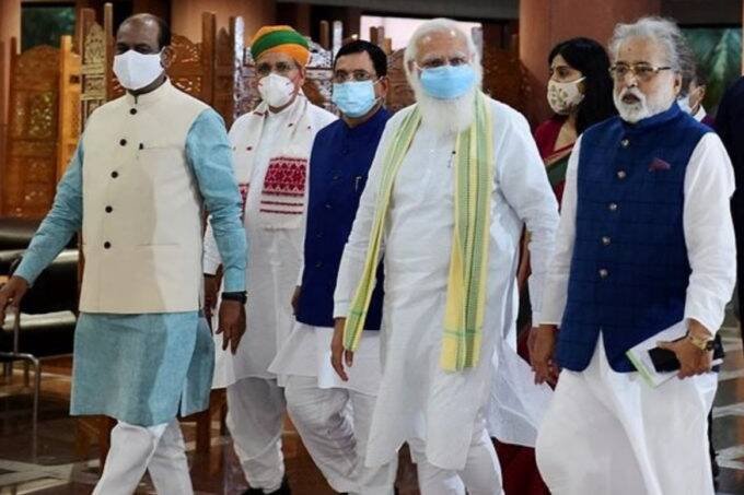 मानसून सत्र से पहले रविवार को प्रधानमंत्री मोदी ने सर्वदलीय बैठक बुलाई। इसमें 33 पार्टियों ने हिस्सा लिया। (फोटो - पीटीआई)