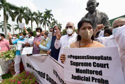 “पेगासस केस की आम जनता को शायद ही कोई परवाह, वो तो पेट पालने को कर रहा संघर्ष”