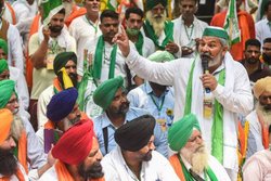 किसान सबक सिखाना भी जानता है, भुलावे में न रहे कोई- कृषि कानून पर केंद्र के साथ रार के बीच बोले&nbsp;टिकैत