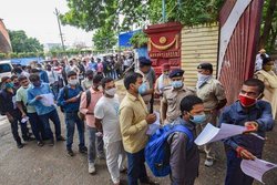 Sarkari Naukri: 8वीं 10वीं पास से लेकर पोस्ट ग्रेजुएट और डिप्लोमा वालों तक के लिए निकली हैं सरकारी नौकरी