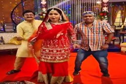 एक बार पहरा हटा दे शराबी..‘तिवारी जी’ के साथ जमकर नाचीं ‘अंगूरी भाभी’; वायरल हो रहा वीडियो