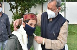 Indian Idol 12 के कंटेस्टेंट से मिले तीरथ सिंह रावत, बताया प्रेरणास्रोत, देखें Video