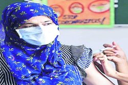 कोरोना रोधी टीकाकरण की रफ्तार इक्कीस दिन में 44 फीसद घटी
