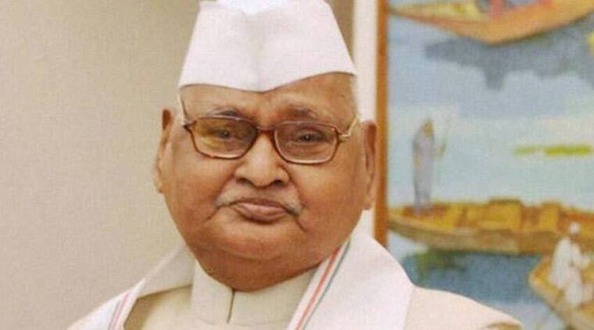 राज्य के सीएम रह चुके राम नरेश यादव के 8 बच्चे हैं। इनमें 5 बेटे और तीन बेटियां शामिल हैं। (यह भी पढ़ें: मुलायम सिंह यादव से योगी आदित्यनाथ तक, इन राजनेताओं में किसी के 9 तो किसी के हैं 7 भाई-बहन )