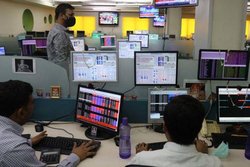 7th Pay Commission: केंद्रीय कर्मचारियों को जल्द मिल सकती है ये सौगात, बढ़ेगी सैलरी और पेंशन!