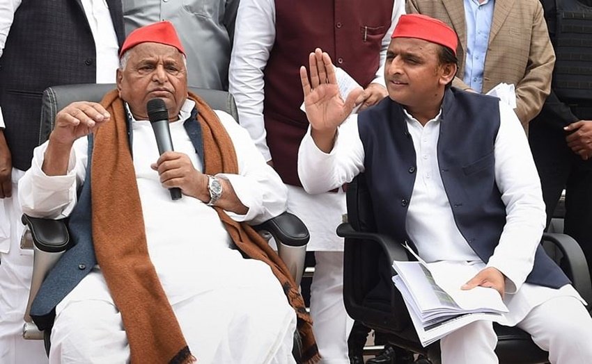 Mulayam Singh Yadav, Akhilesh yadav