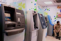RBI की सख्ती: एटीएम में पैसा ना होने पर बैंकों पर लगेगा जुर्माना, 1 अक्टूबर से लागू होगा नया नियम