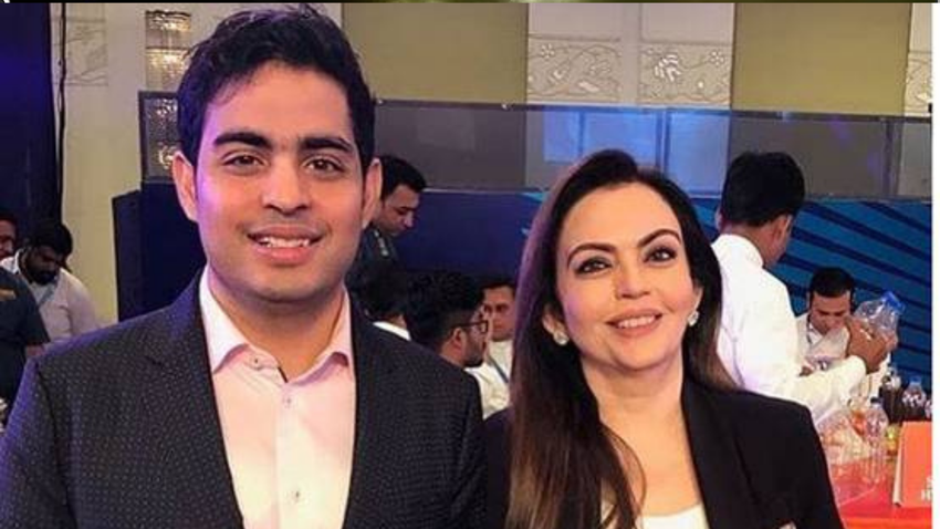 इसके अलावा, आकाश को वाइल्डलाइफ़ फ़ोटोग्राफ़ी का भी शौक है और वो अपने परिवार के साथ वाइल्डलाइफ़ सैंचुरी में छुट्टियां बिताने अक्सर जाते रहते हैं। (All Photos: PTI And Social Media)