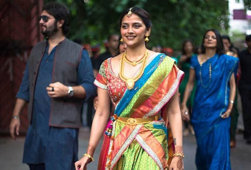 हेमा मालिनी की छोटी बेटी आहना देओल ने मुंबई के मीठीबाई कॉलेज से ग्रेजुएशन किया है।