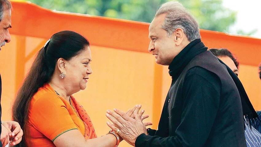 राजस्थान की पूर्व सीएम वसुंधरा राजे सिंधिया अपने प्रतिद्वंदी और मौजूदा मुख्यमंत्री अशोक गहलोत से दो साल छोटी हैं।