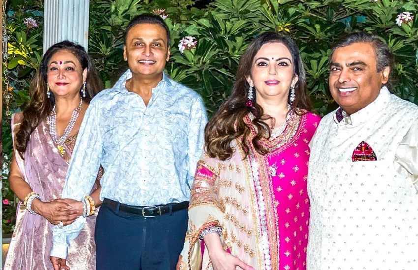 अनिल और टीना से शादी से पहले उन्हें एक अलग तरीके से प्रपोज करना चाहते थे, लेकिन अनजाने में उनके बड़े भाई ने उनके प्लान को बिगाड़ दिया था।