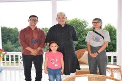 खान साहब के अंदर असुरक्षा की भावना भी दूर हो गई – कश्मीर के एलजी मनोज सिन्हा से मिले आमिर खान और किरण राव तो आने लगे ऐसे कमेंट